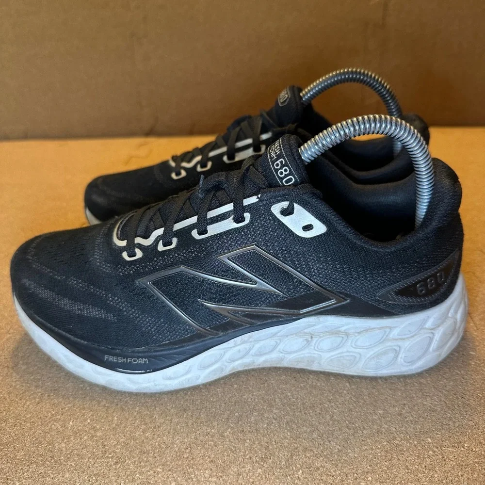New Balance Fresh Foam 680v8 Womens Running Shoes Black White W680LK8 Size 8D